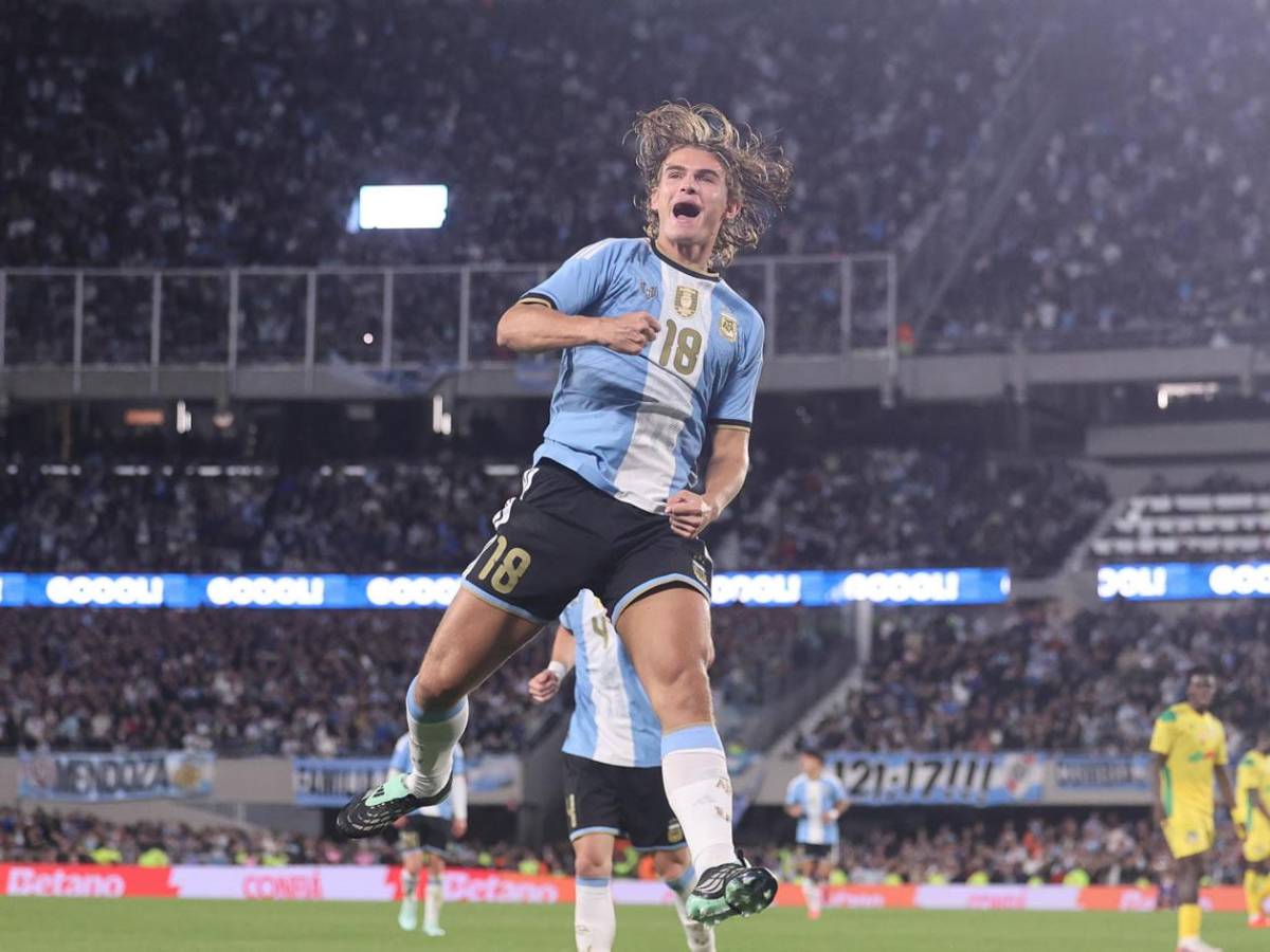 Messi llora en su adiós con Argentina, otro crack se retiró, la bronca e insólito regalo