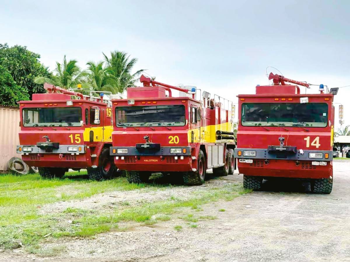 Caimán dona tres unidades bomberiles a Honduras