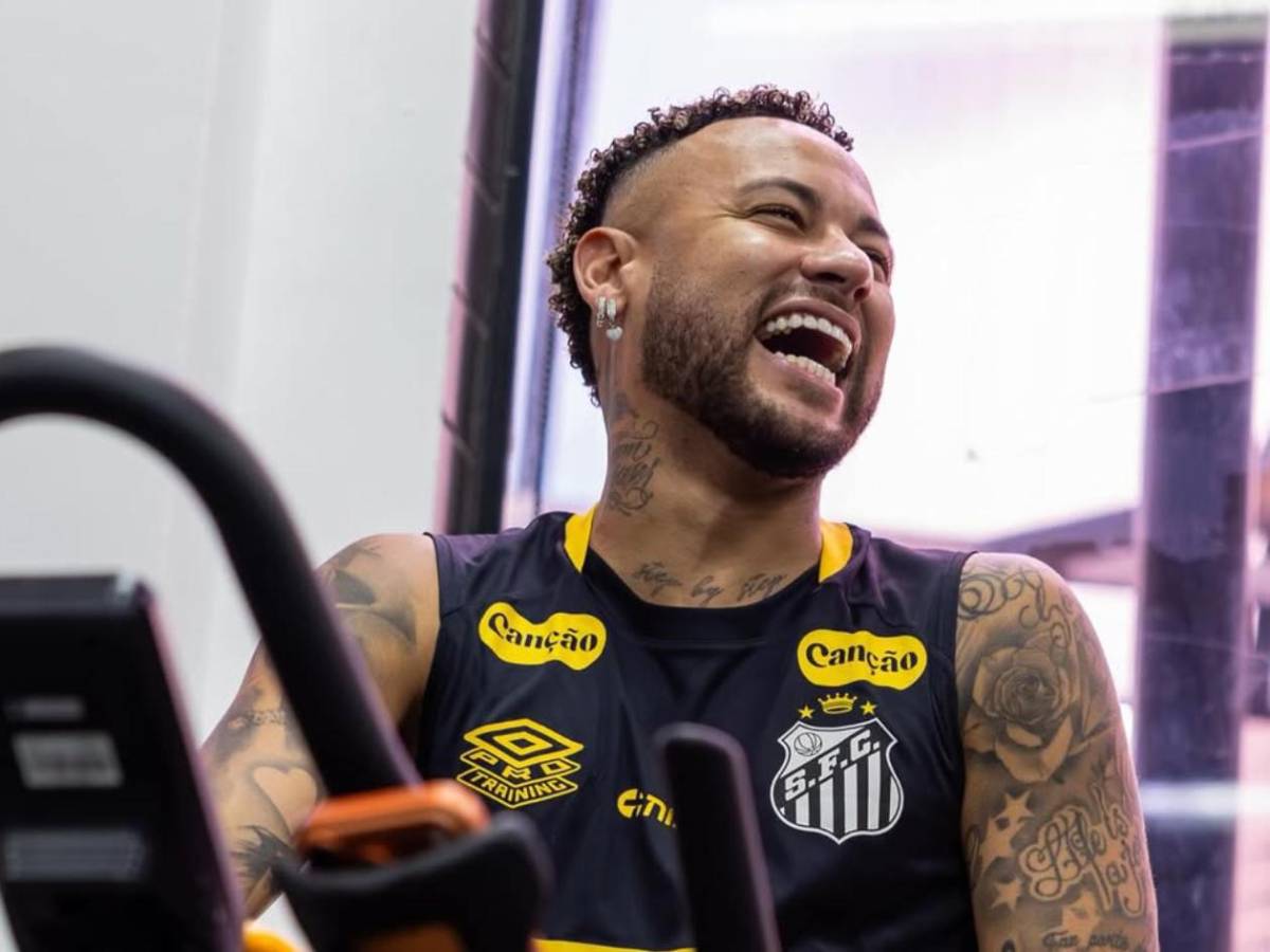 Neymar negocia su salida del Santos e iría a impensado club: Hondureño atento