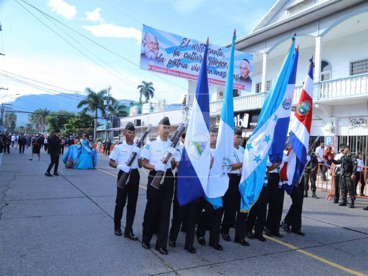 ¿Wall-E en La Ceiba? Las imágenes más destacadas de los desfiles ceibeños