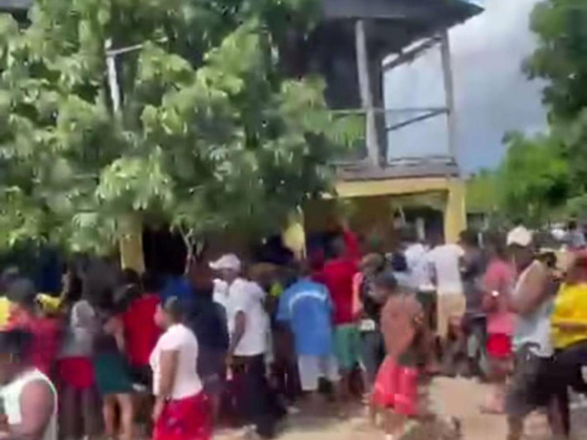 Acusado de matar a su esposa termina hospitalizado tras brutal agresión en Puerto Lempira