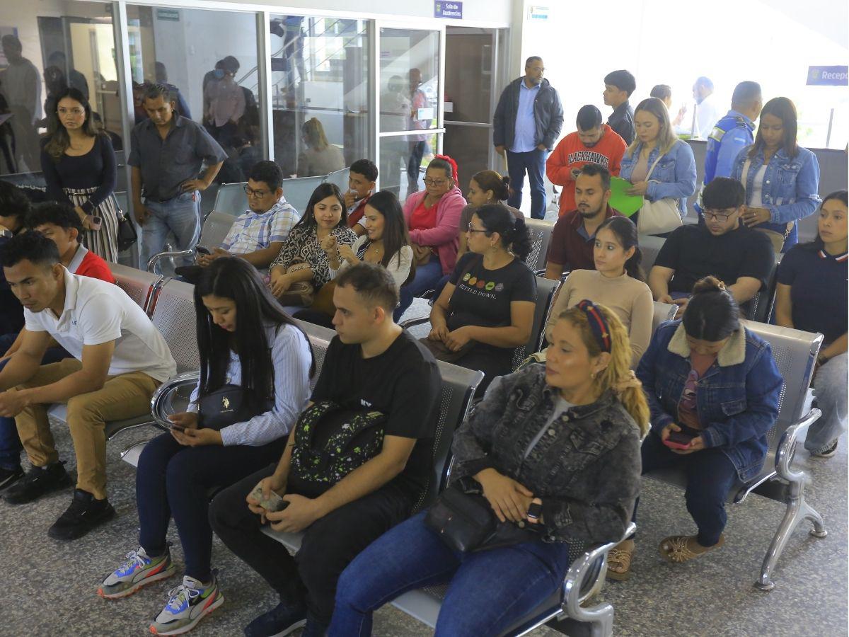 ¿Existe una edad límite para obtener la licencia de conducir en Honduras?