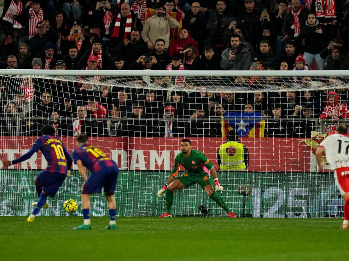 Barcelona vive noche amarga: enfado de Flick, polémica y penal fallado de Lamine