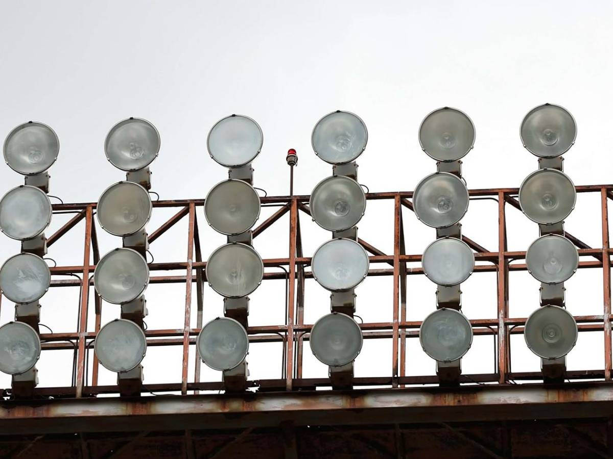 Embellecen estadio Olímpico para la final Marathón - Olimpia: así pulen la grama