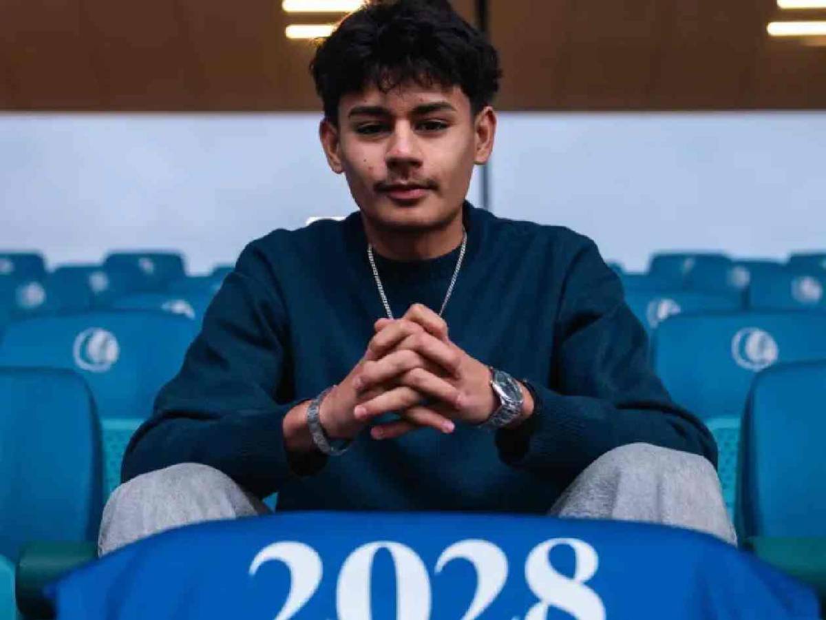 Joven de sangre hondureña con histórico club: firma primer contrato profesional