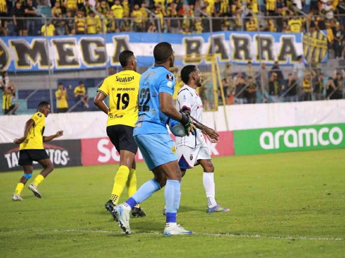 Decepción en el Real España, el villano, héroe, esposa de jugador y la chica del Plaza Amador