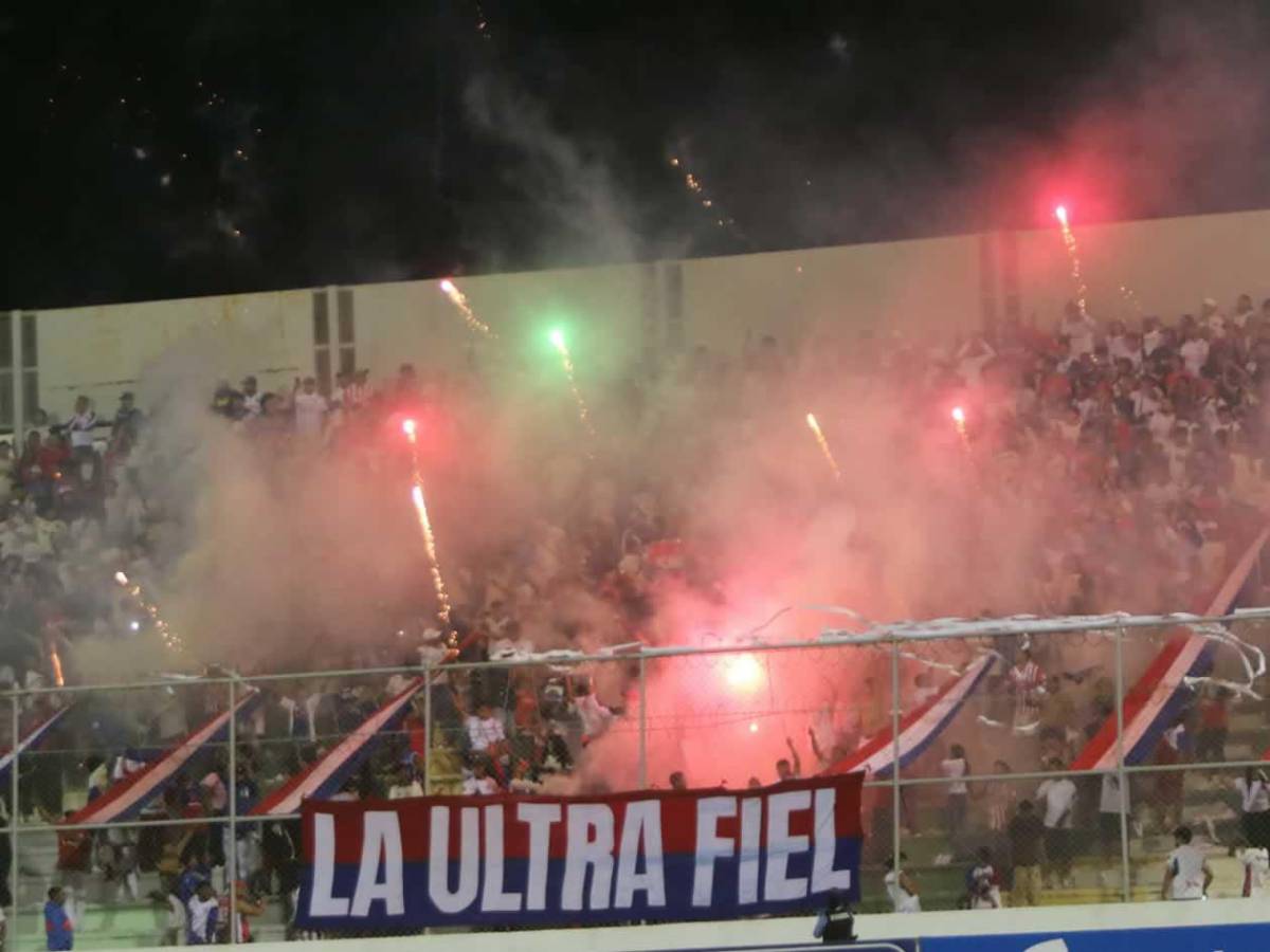 Jeaustin Campos se pelea con hinchas, Olimpia sufre, linduras y descuido en Comayagua