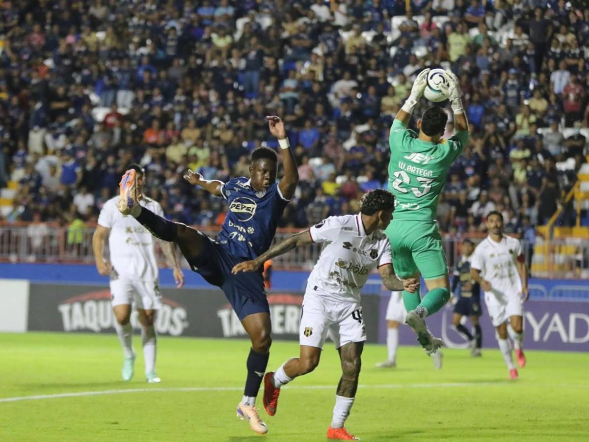 Motagua decepciona, la pelea de Javier López y la hermosa tica del Alajuelense que cautivó
