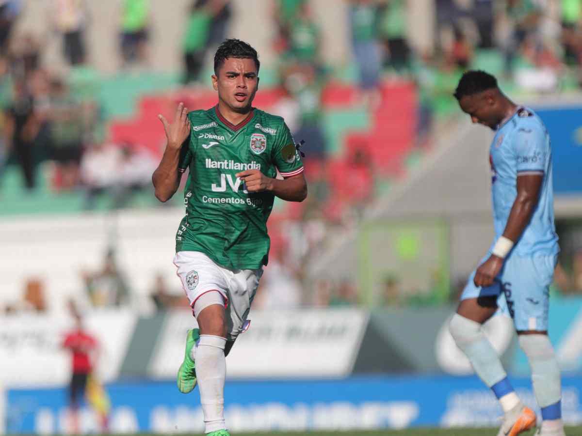 Isaac Castillo celebrando su golazo en el Marathón vs Motagua.