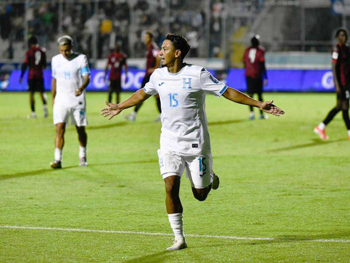 Honduras festeja vs Antigua y Barbuda, show de diputado, lindas chicas y jugador abucheado