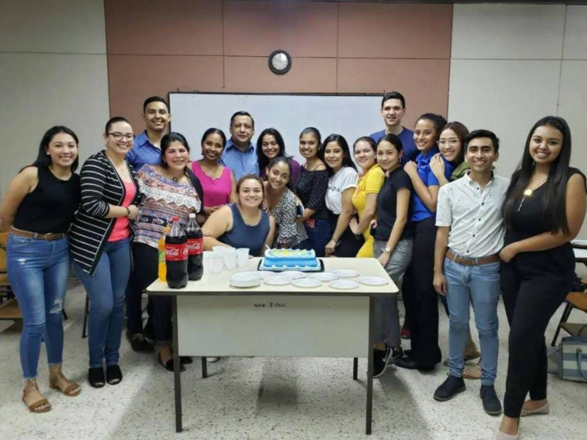 “Fue más que un maestro”: periodistas y estudiantes recuerdan con cariño a René Gavarrete