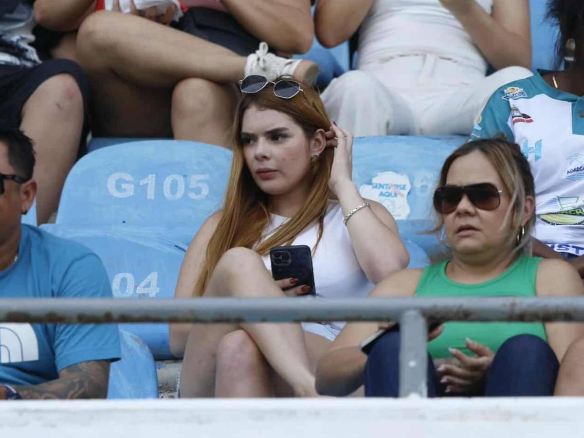 Bellas chicas cautivan, show del DT de Motagua y la fuerte lluvia en el Olimpia - Olancho