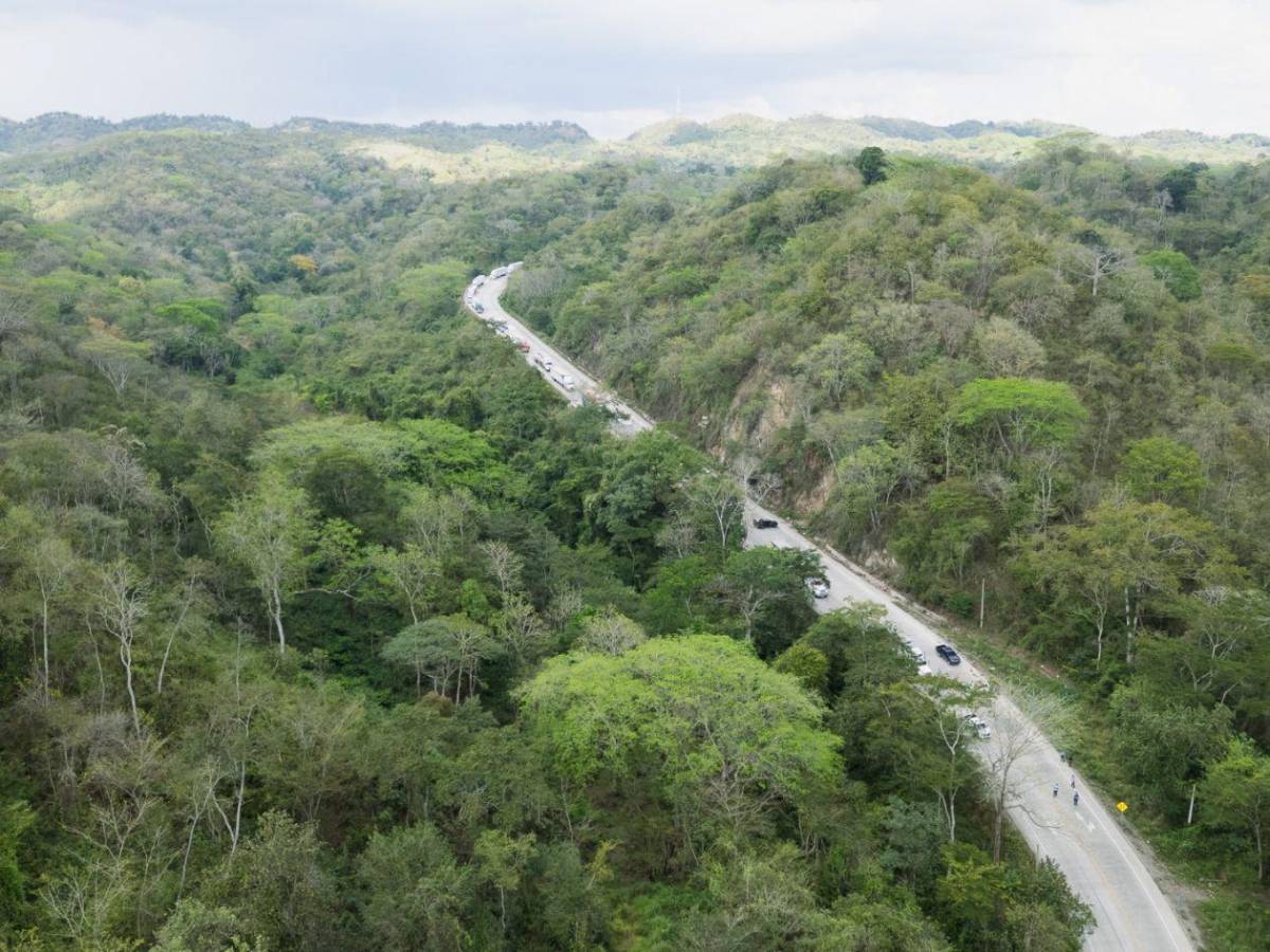 Cianuro en la CA-4: Así se retira  el peligroso químico tras el fatal accidente