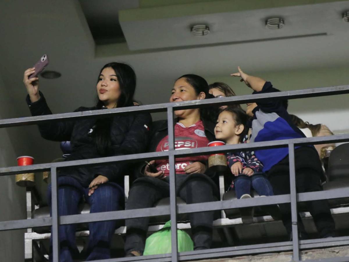 Festejos de Motagua, el jugador señalado en Platense y el descuido de bella chica