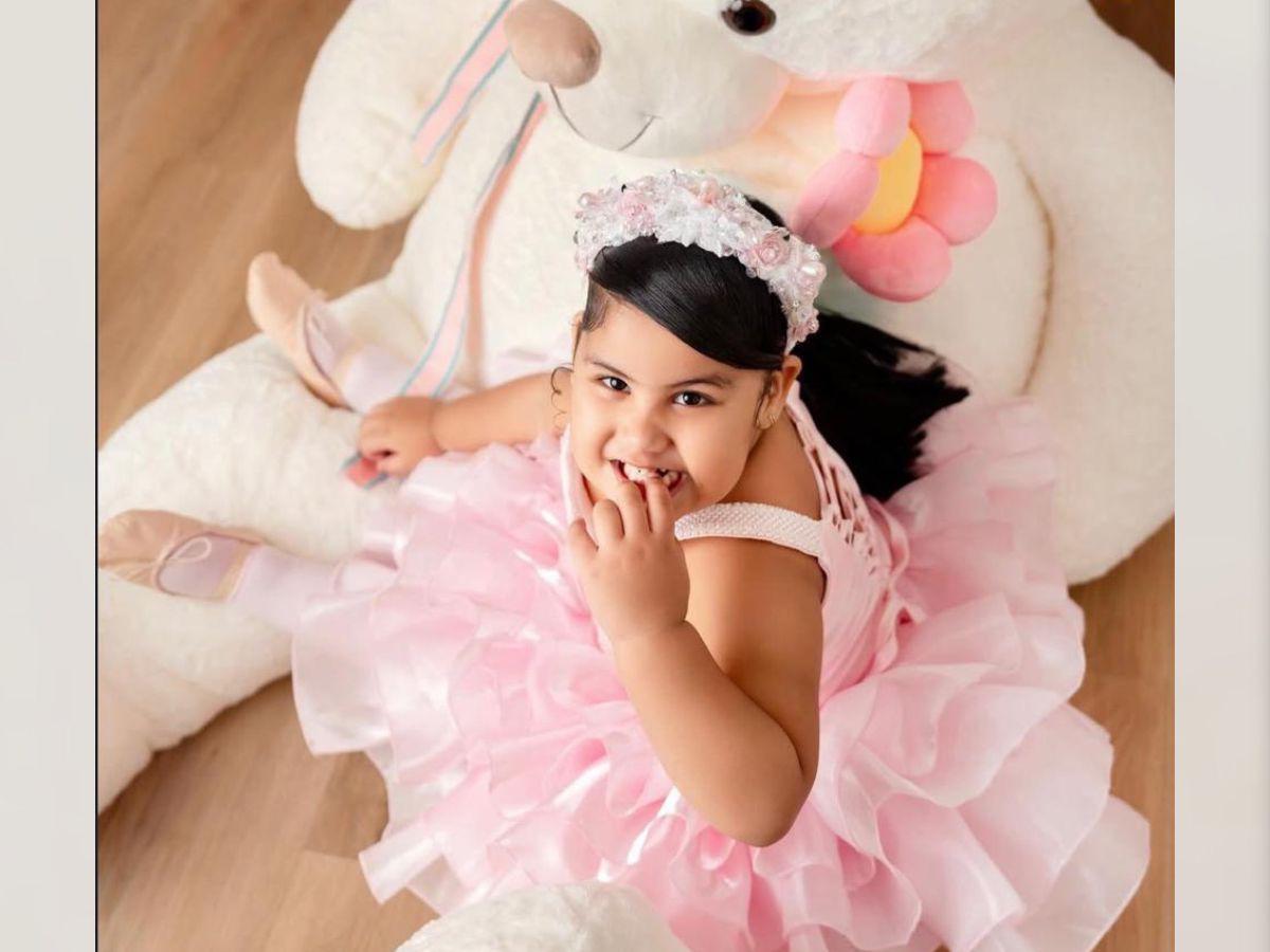 Hija de Yailin y Anuel derrite las redes con tiernas fotos por sus tres años