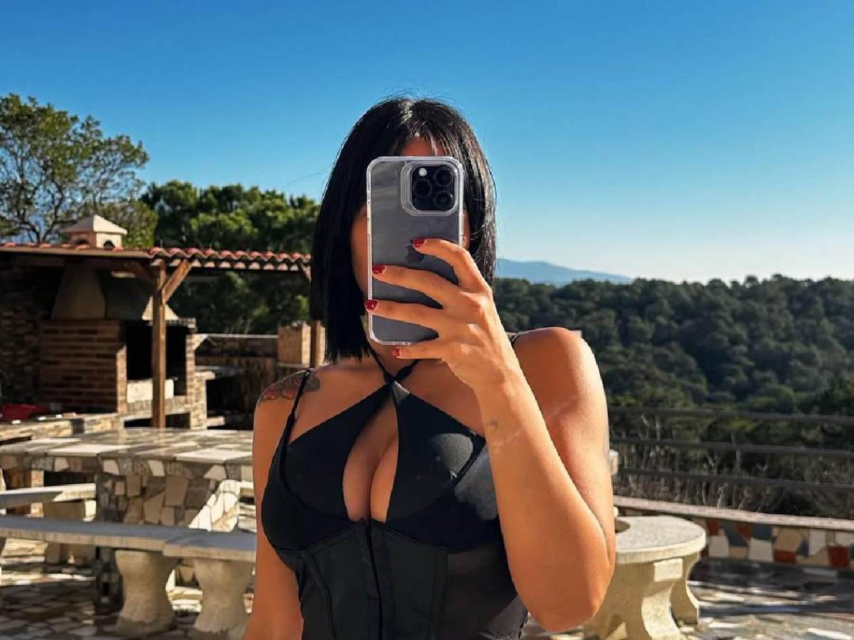 Fue relacionada con Casillas y le filtran chats con otro futbolista; ella responde