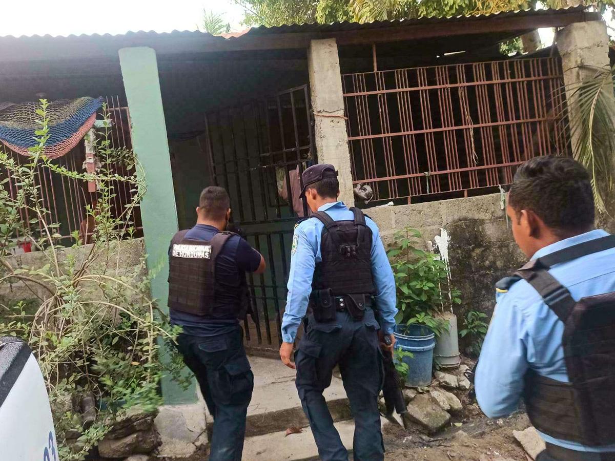 300 policías buscan a autores de masacre en colonia Santa Martha