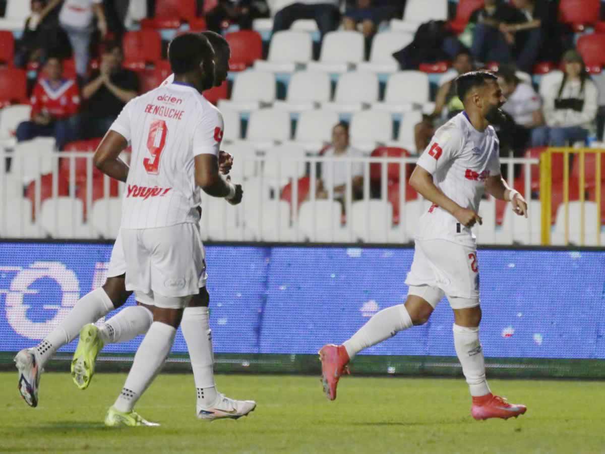 Jorge Álvarez abrió el marcador para el Olimpia ante el Olancho FC.