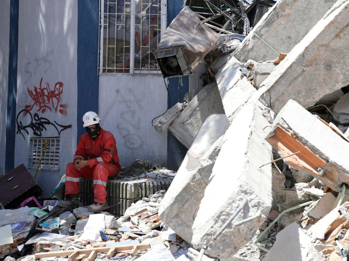 Querido cantante muere aplastado tras terremoto en Colombia
