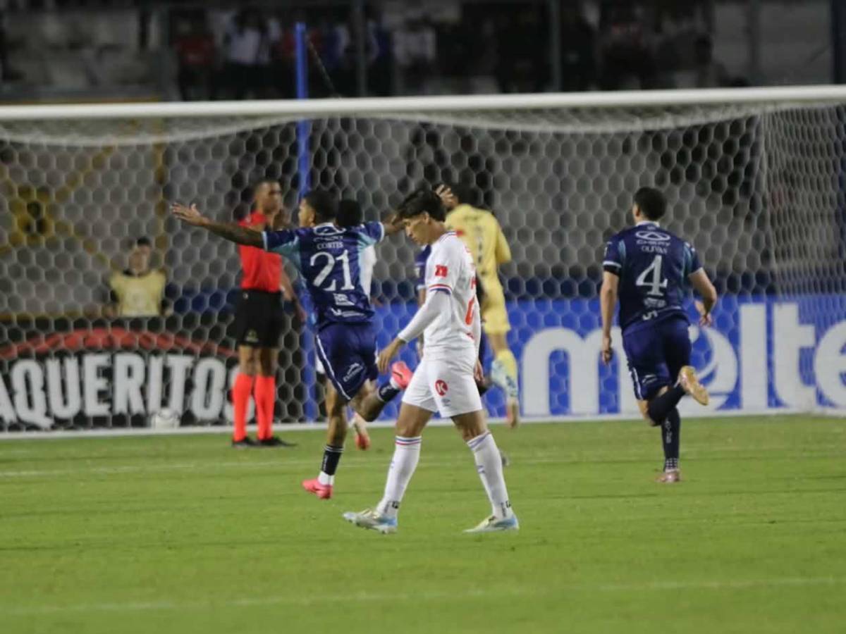 La pelea de Espinel tras eliminación de Olimpia, tristeza y provocador festejo de Cartaginés