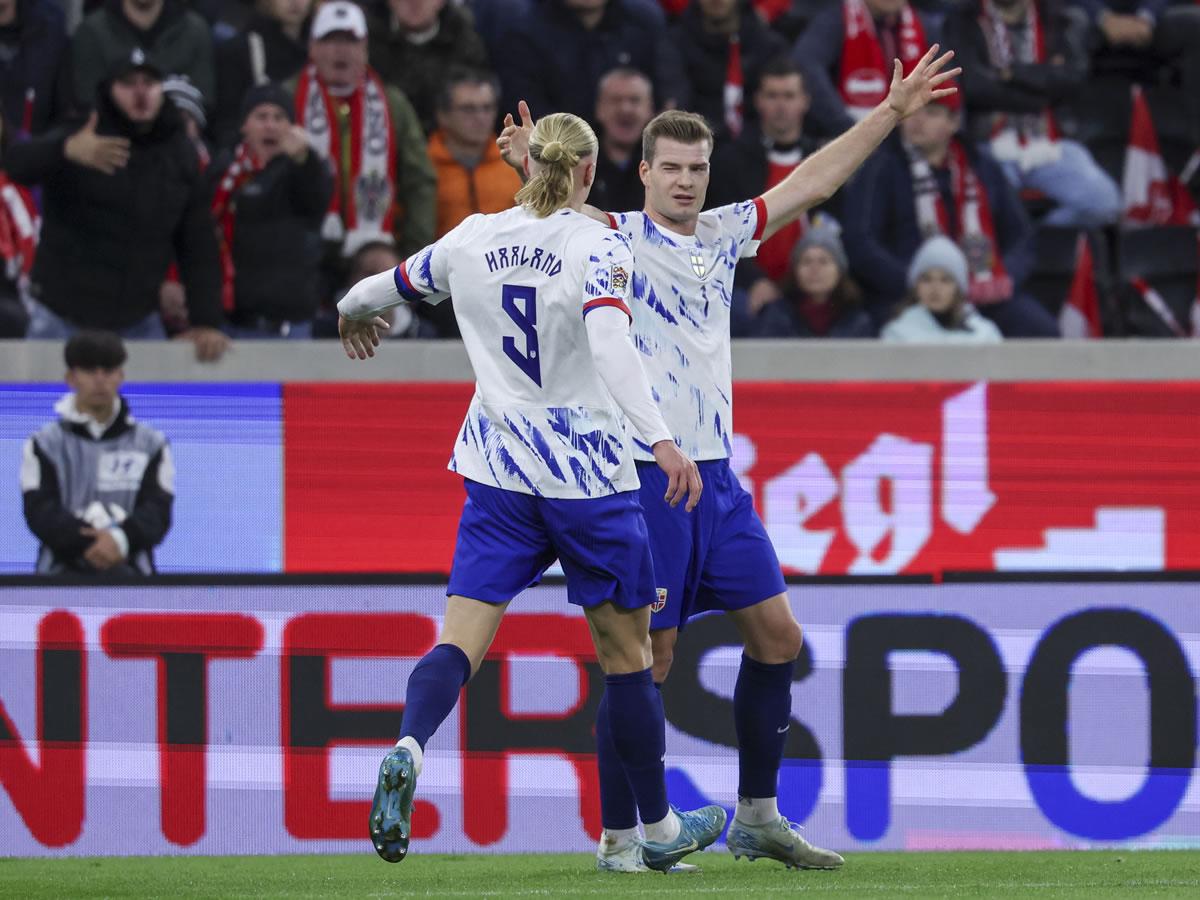 Sorloth celebra el 1-1 junto a Haaland.