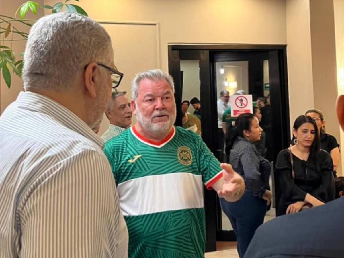 Desgarradoras imágenes en velatorio de Orinson Amaya: Su madre rompió en llanto y aficionados sorprenden