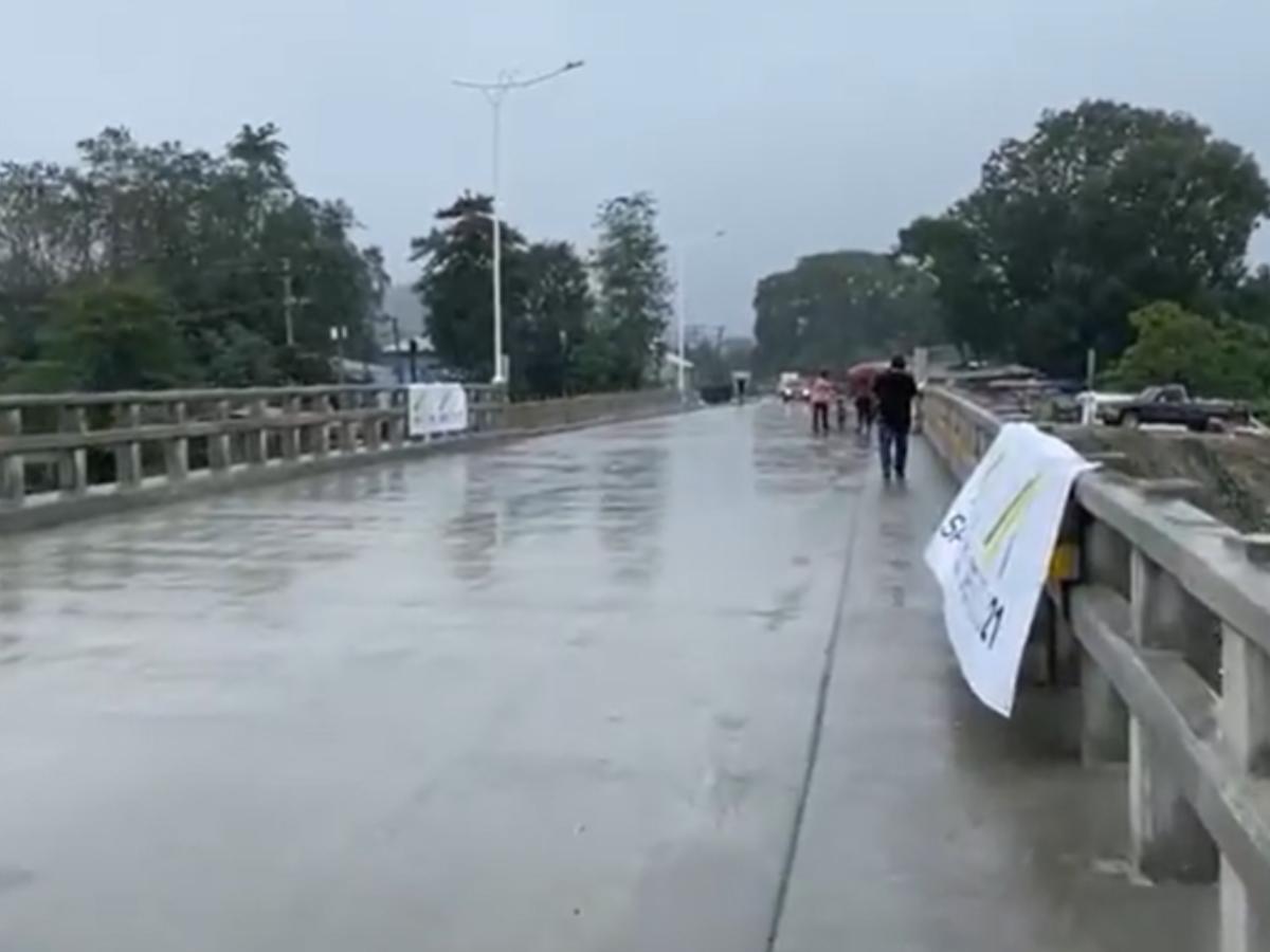 Inauguran el puente que conduce a Jucutuma