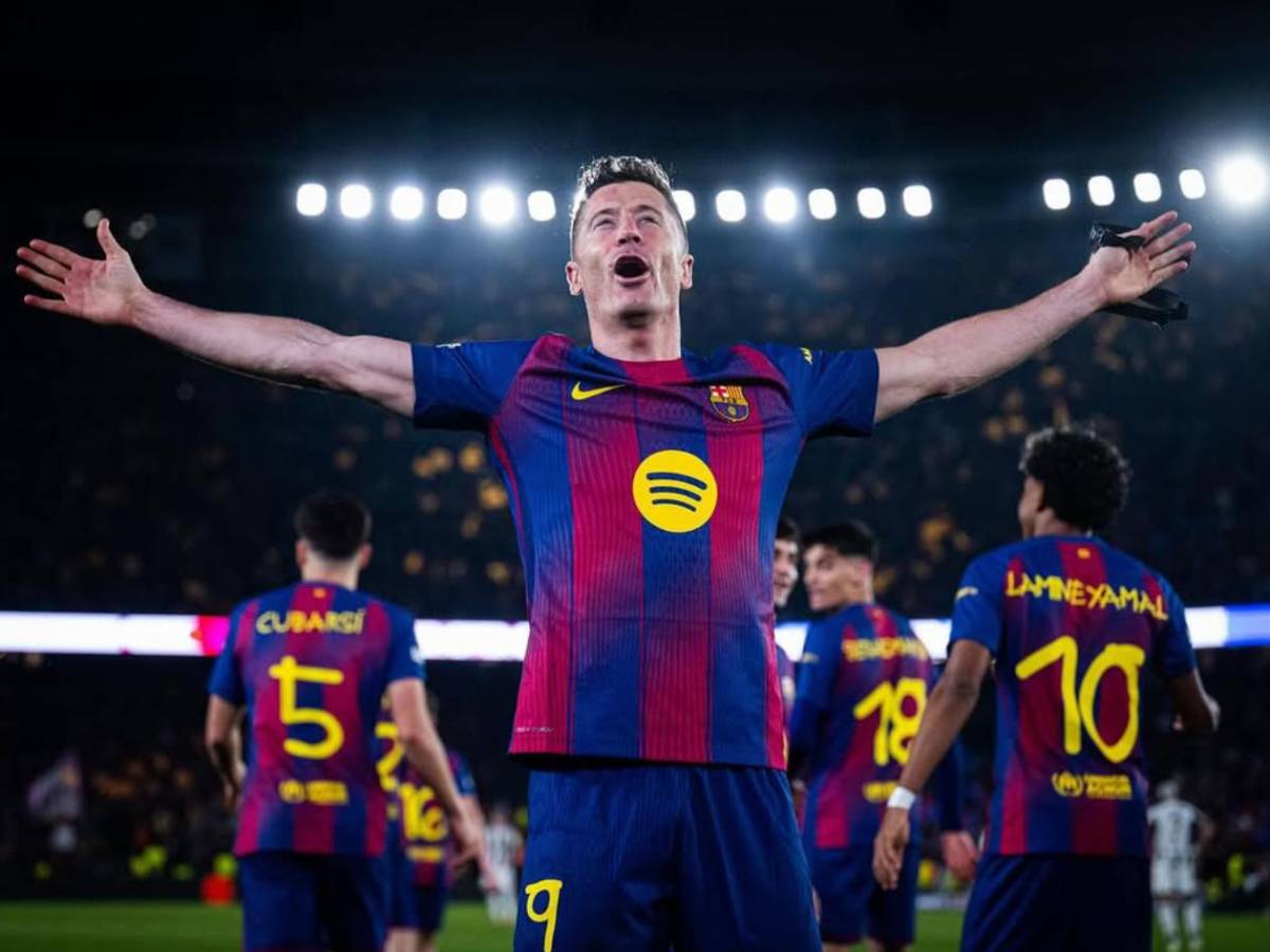 Lewandowski se reúne con otro gigante: Podría irse del Barcelona y el club tiene su reemplazo