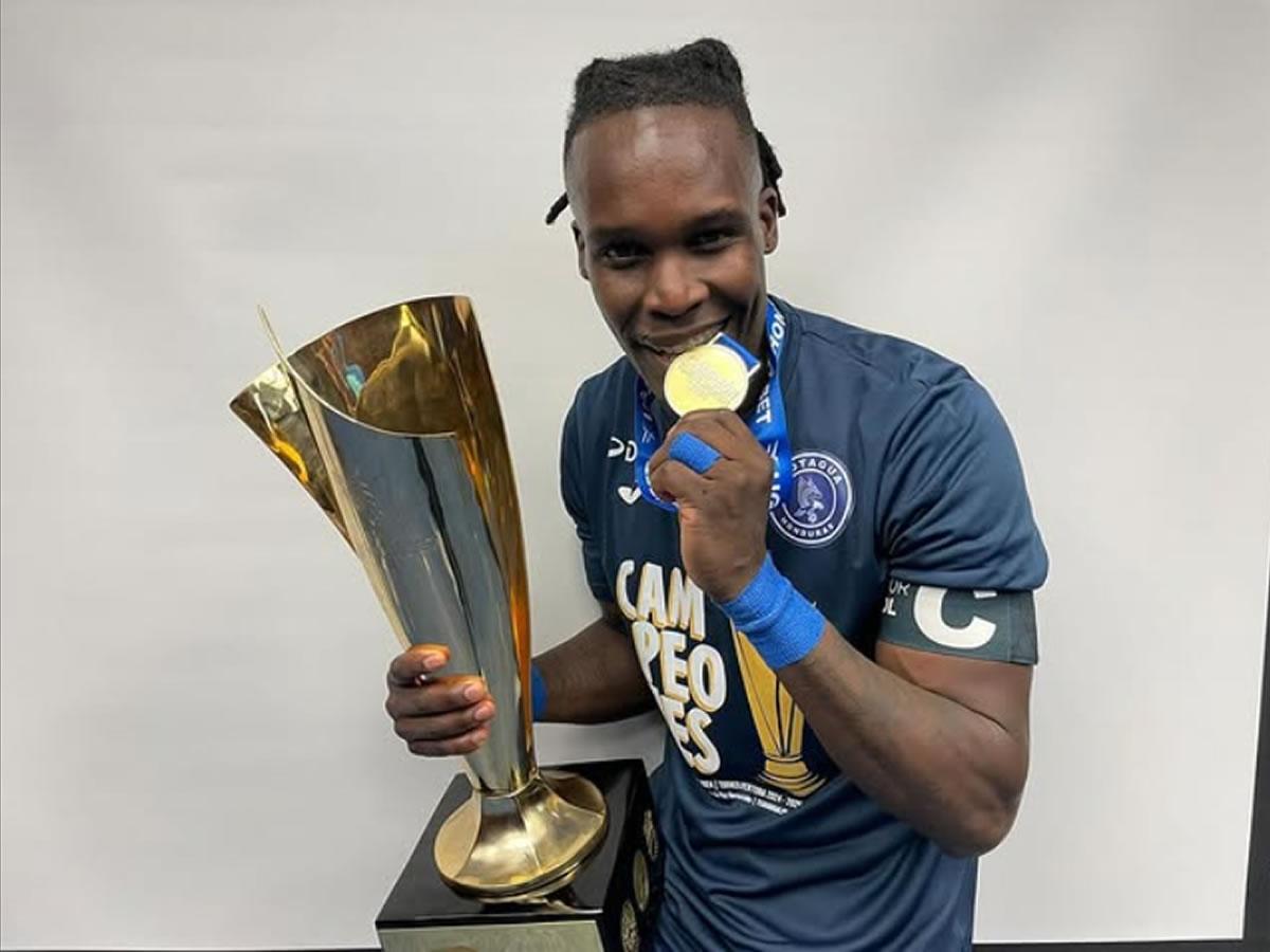 Rubilio Castillo se coronó campeón con el Motagua en diciembre de 2024.