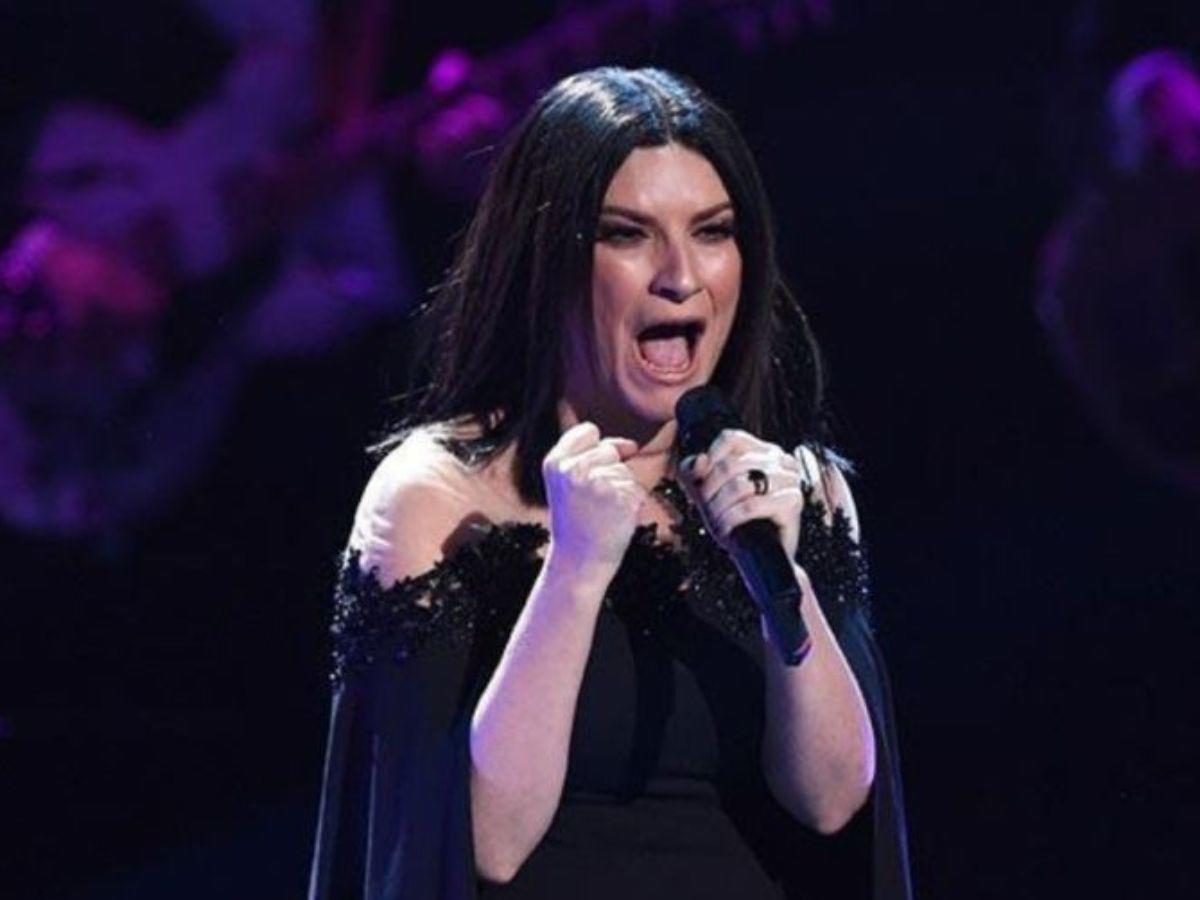 Laura Pausini sufre crisis respiratoria en pleno concierto y preocupa a sus fans