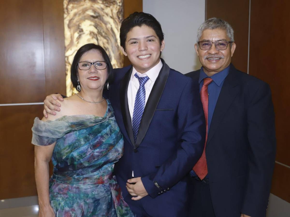 Elegancia y orgullo: Fiesta de graduación 2025 de la Kiddy Kat & Morazzanni