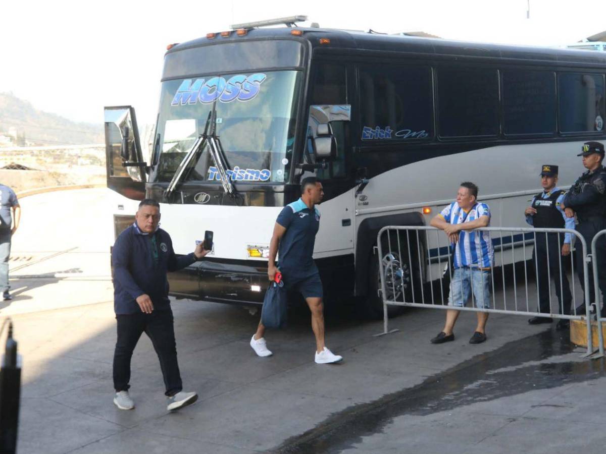 Las bellezas del clásico, show de Ultra Fiel y ambientazo para el Olimpia-Motagua