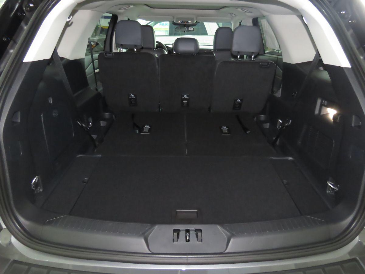 Un vistazo al espacioso baúl del vehículo.