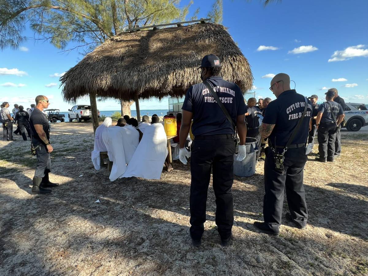 Detienen una embarcación cargada de migrantes en la bahía de Miami