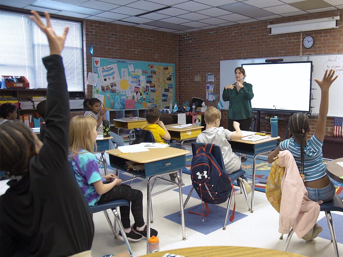 <i>Ingrid García, educadora argentina, comparte su pasión por la enseñanza en una escuela estadounidense como parte del programa de Participate Learning.</i>