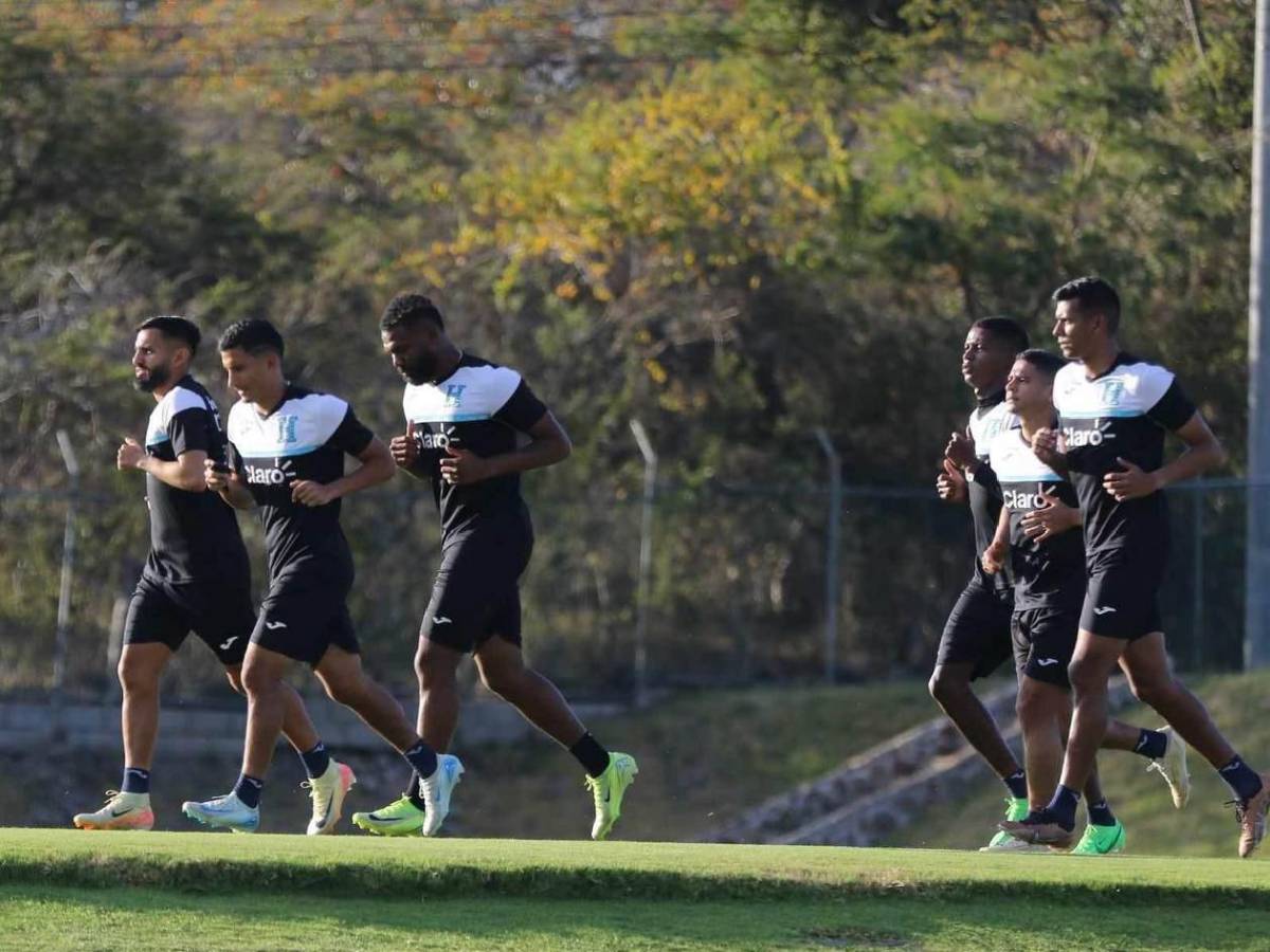 Selección de Honduras con visita sorpresa y caras nuevas en su primer entrenamiento