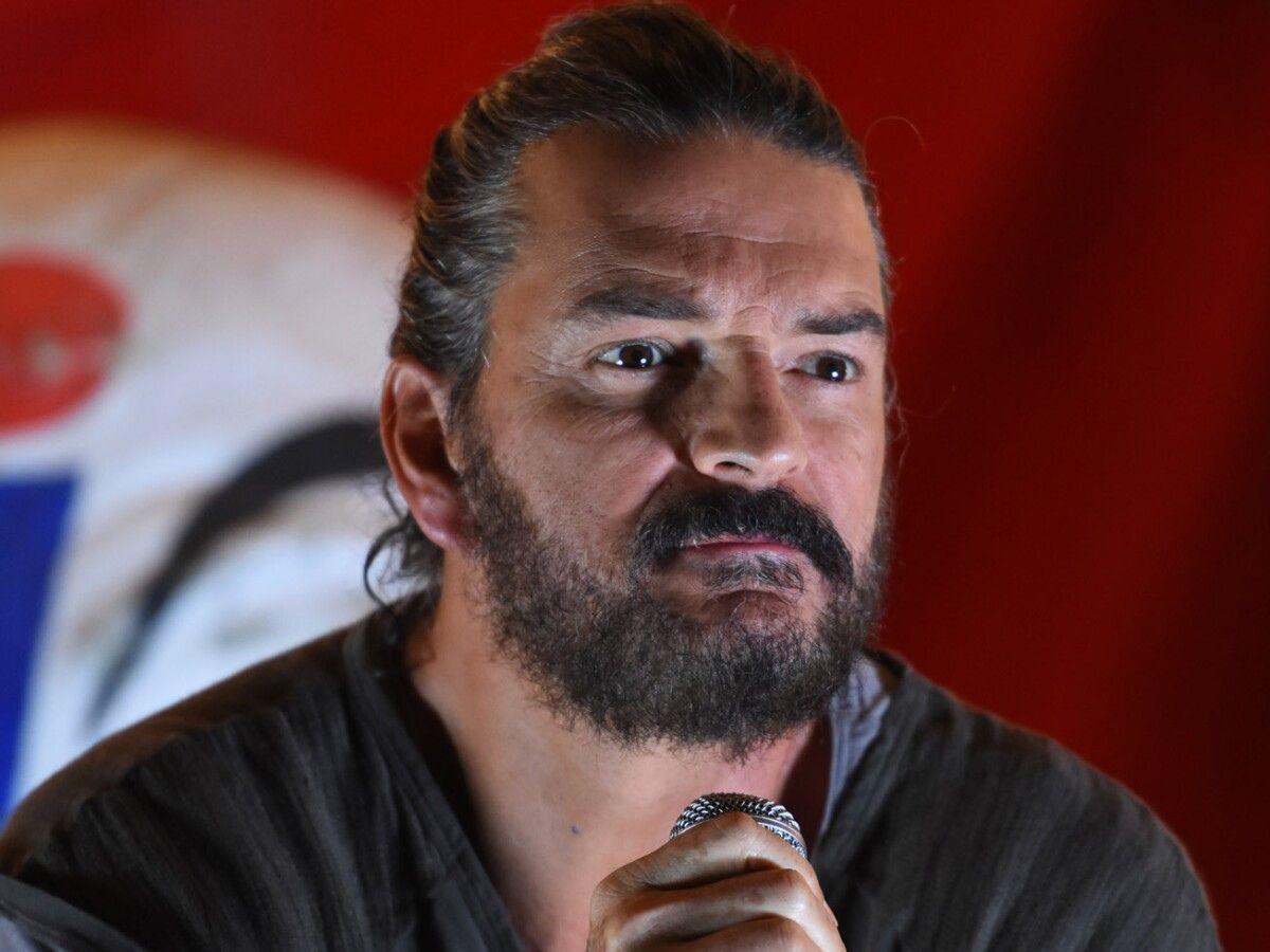 Ricardo Arjona sufre “crisis médica” y pospone su gira