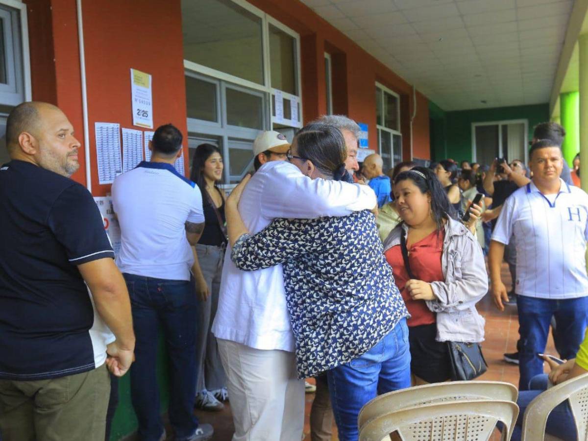 Momentos emotivos del Pollo Contreras en su triunfo electoral