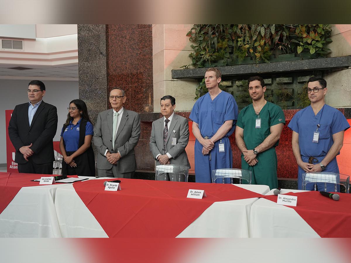 Durante la conferencia de prensa de la tercera edición de la brigada de cirugía cardiovascular estuvieron representantes de las instituciones involucradas.