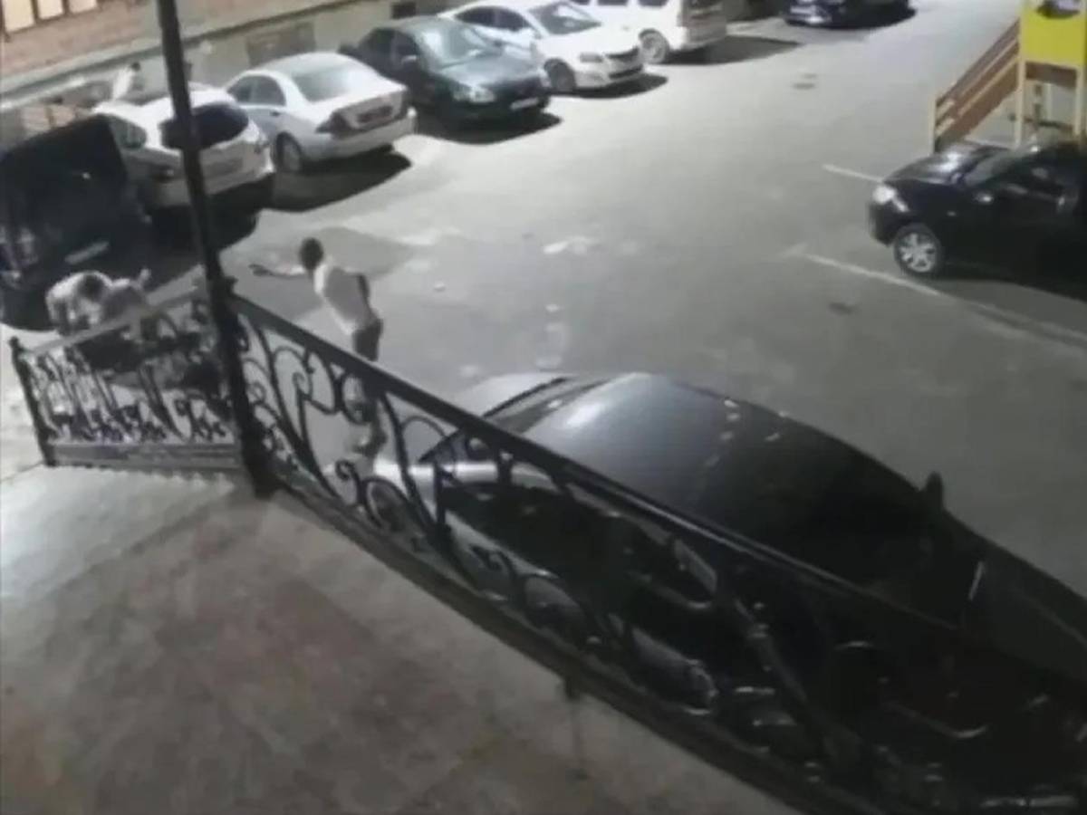 Atacan a balazos a famoso campeón de MMA en la puerta de su casa: recibió cinco disparos