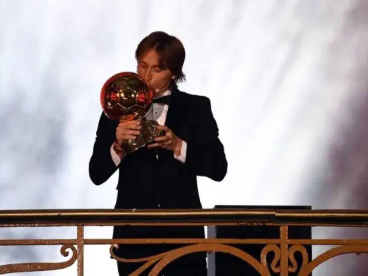 Luka Modric enfurece al Real Madrid: decidió donar su Balón de Oro a otro equipo