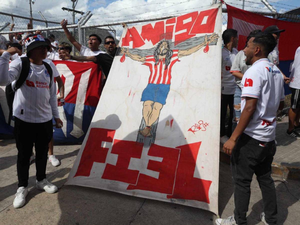 La chica que robó suspiros y el color de la Ultra Fiel en el Olimpia vs Motagua