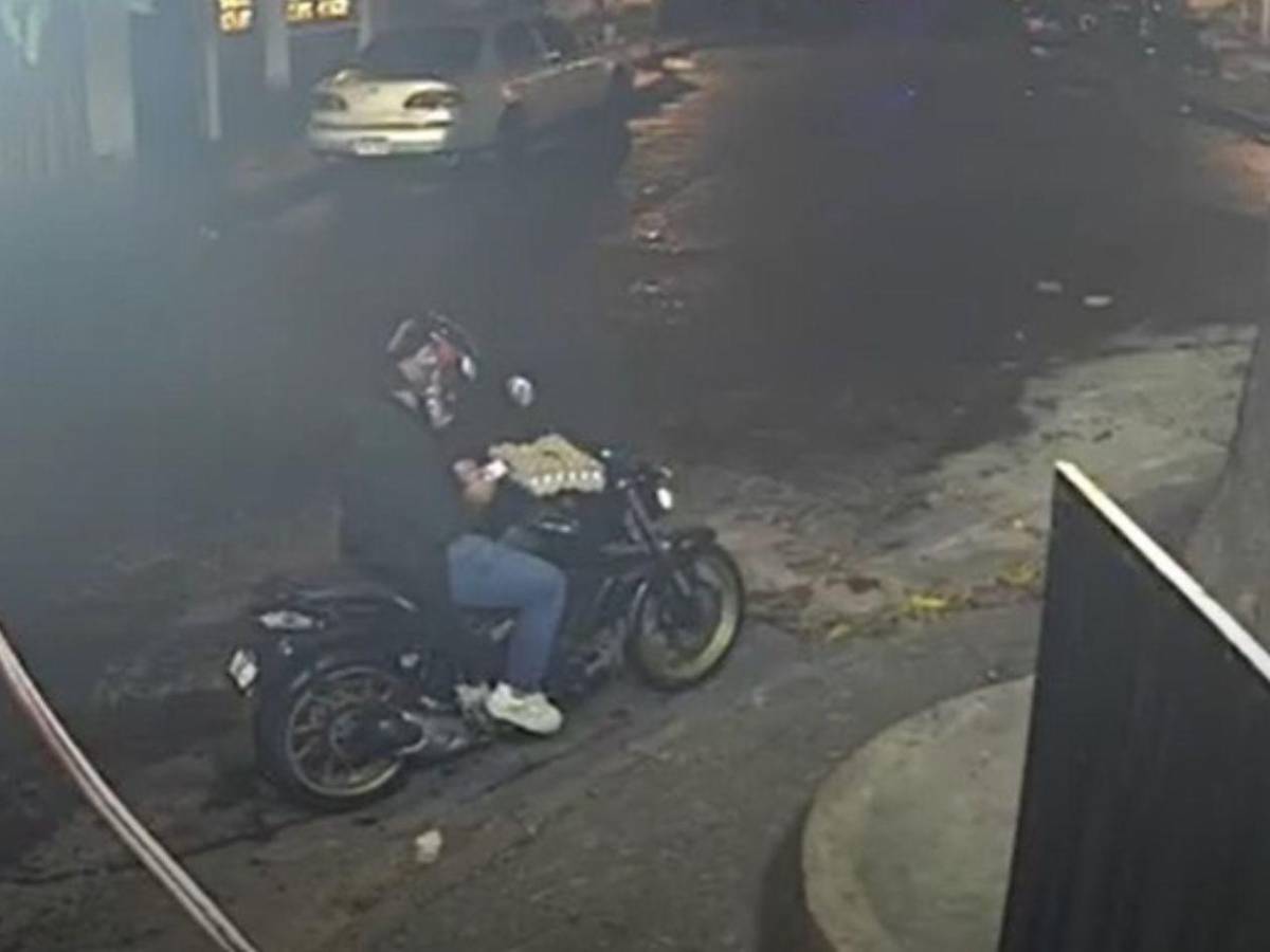 Segundo a segundo: Así le quitaron la motocicleta a un joven en Comayagüela