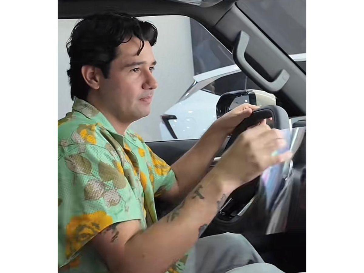 Facundo Caballero presume su nueva camioneta: Gracias a mi sugar