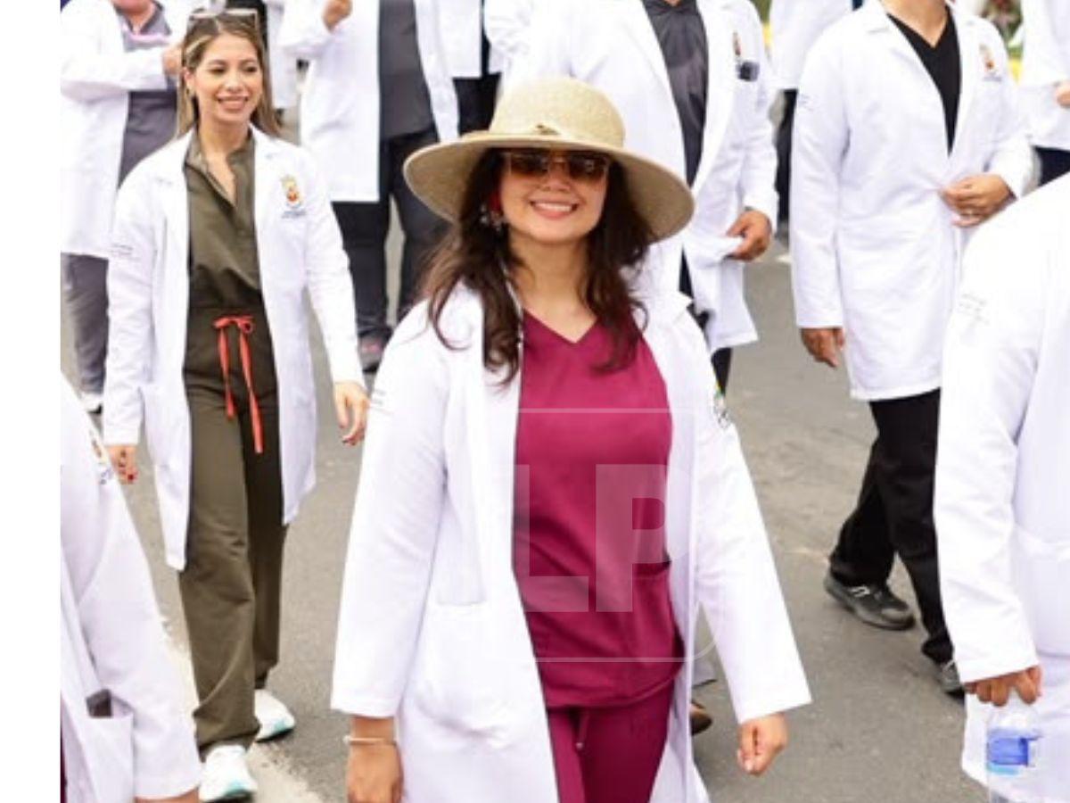 Bellas mujeres cautivaron en el desfile de carrozas en San Pedro Sula