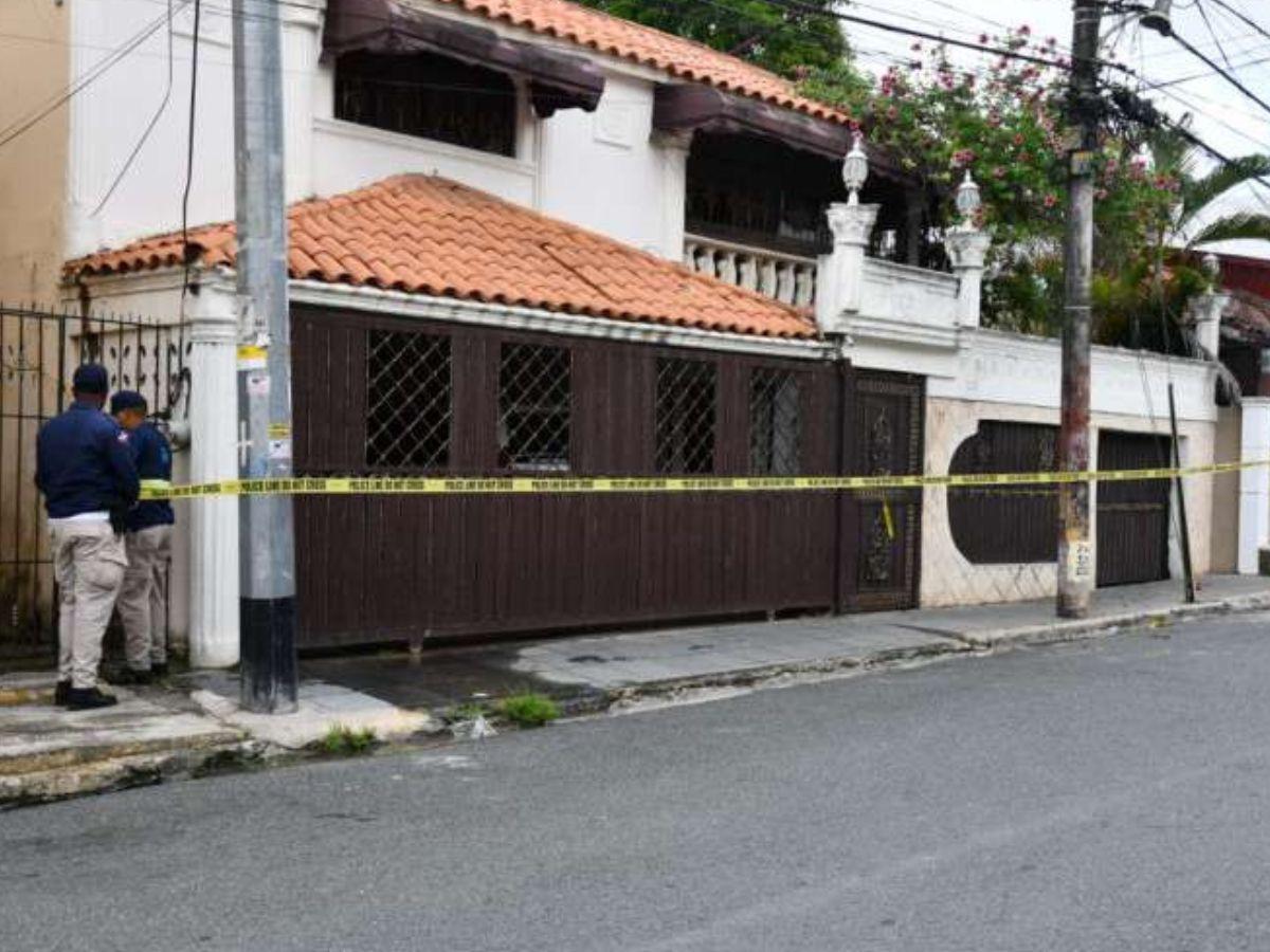Matan a puñaladas a esposa de famoso cantante en su propia casa