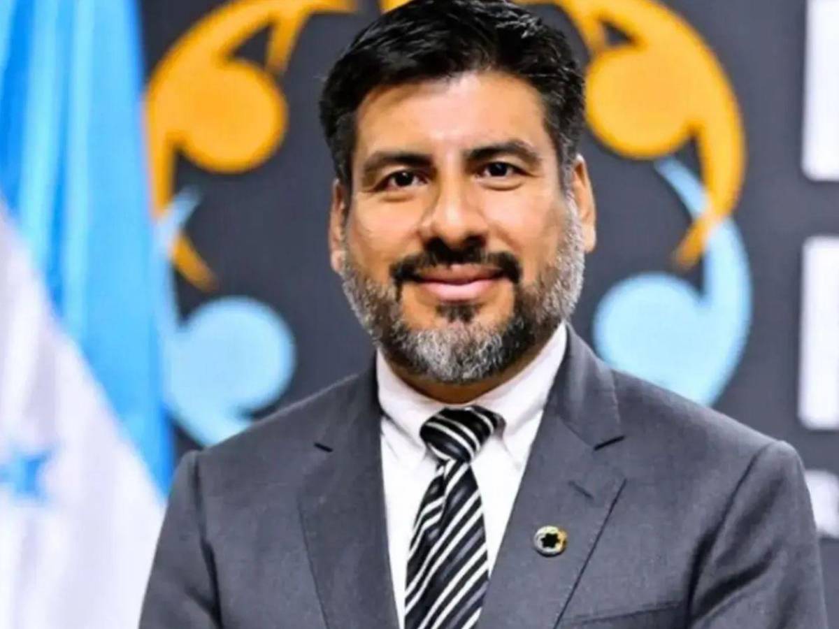 Inusual uso de la cadena nacional por parte de Redondo capta la atención del país