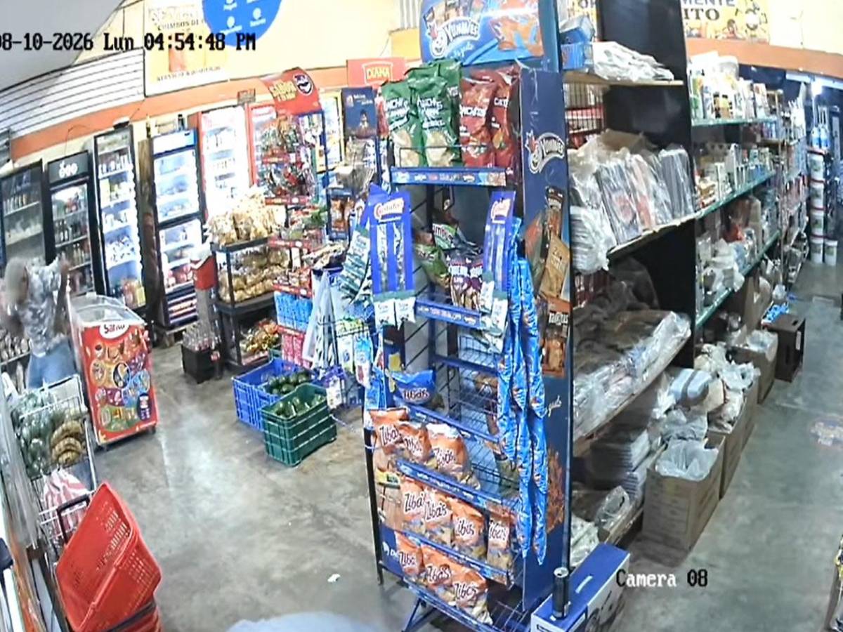 Las imágenes del asalto en minisúper que dejó un muerto y un herido en Olanchito