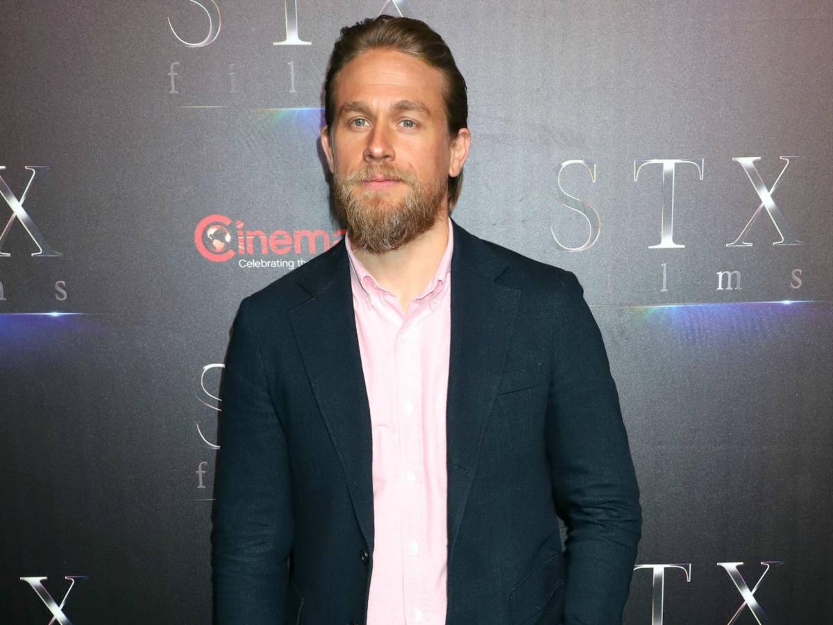 Charlie Hunnam protagonizará serie antológica sobre crímenes reales