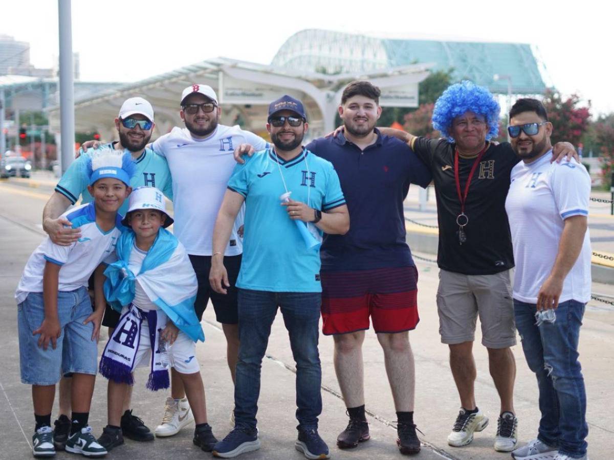 Honduras - El Salvador: Bellas chicas y curiosa petición a Palma